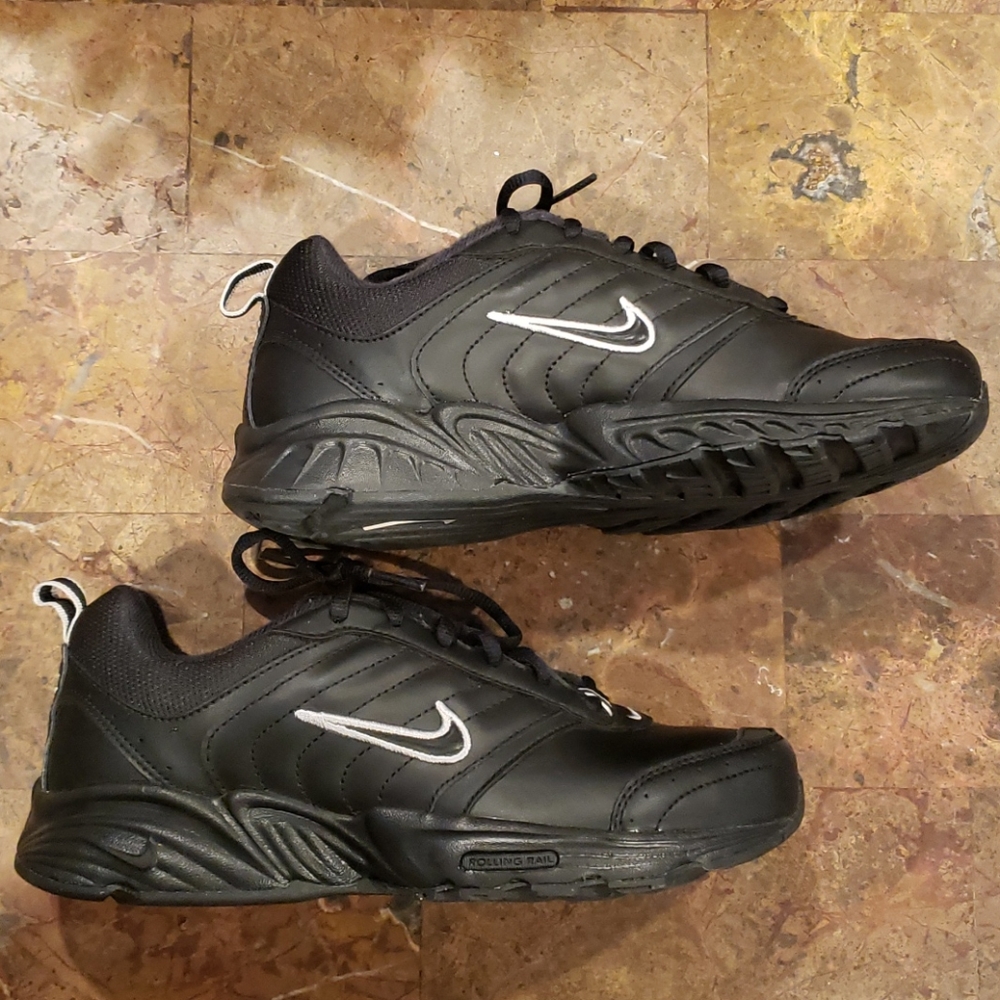 COPY - Nike women's walking sneaker.  Sz 7